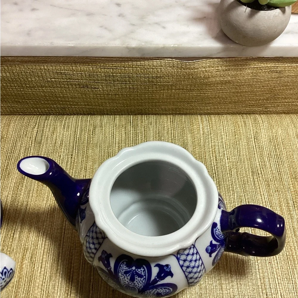 Vintage Bombay Blue and White Serveware Teapot with Warmer